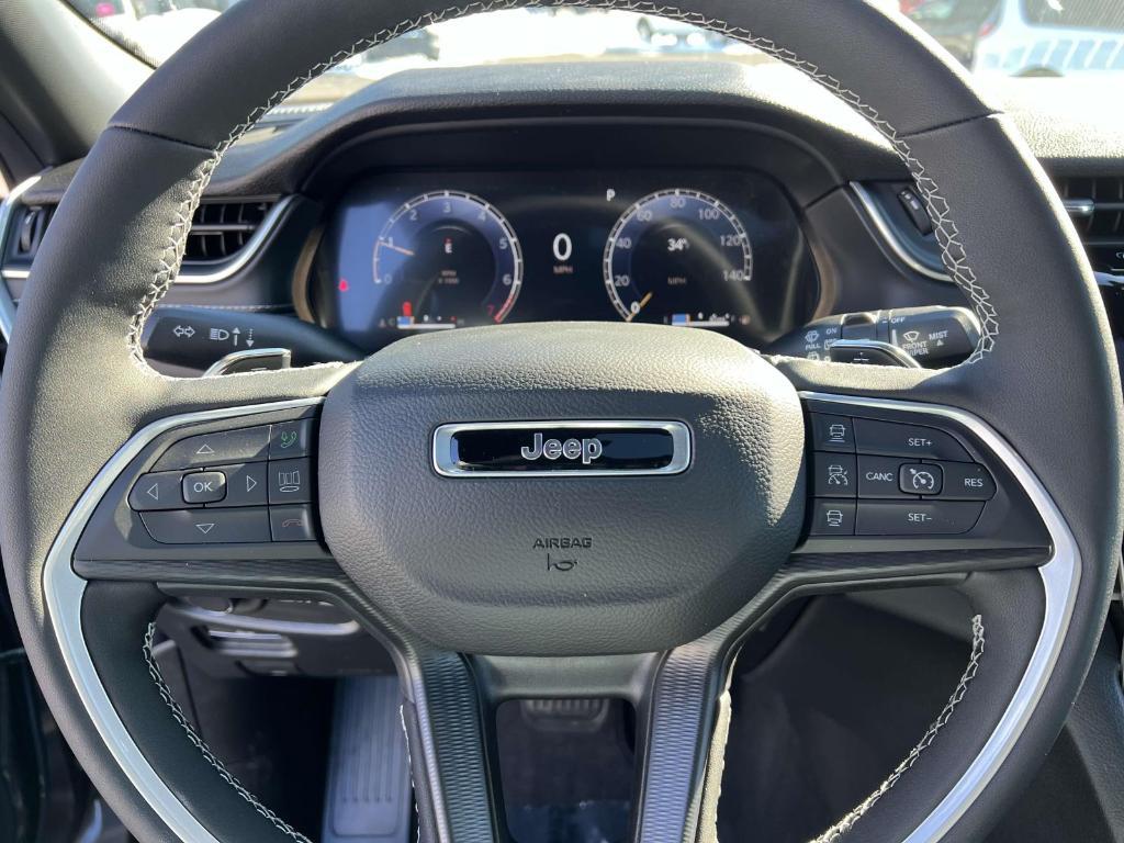 new 2025 Jeep Grand Cherokee car, priced at $41,479