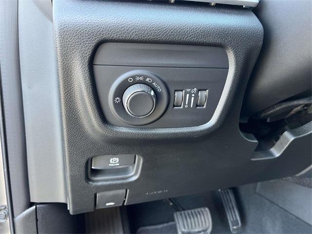 used 2025 Jeep Grand Cherokee car, priced at $37,495