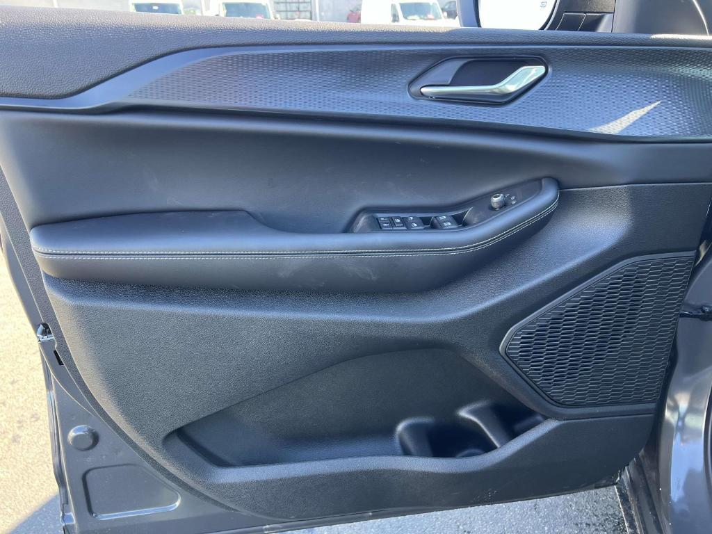 new 2025 Jeep Grand Cherokee car, priced at $41,479