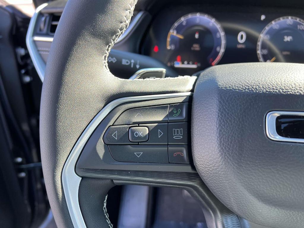 new 2025 Jeep Grand Cherokee car, priced at $41,479