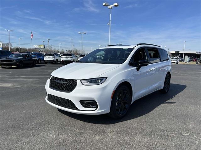 new 2024 Chrysler Pacifica car, priced at $50,470