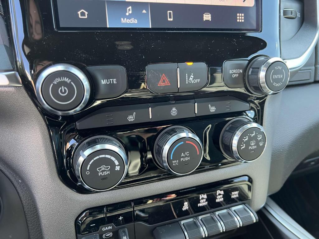 new 2025 Ram 1500 car, priced at $47,987