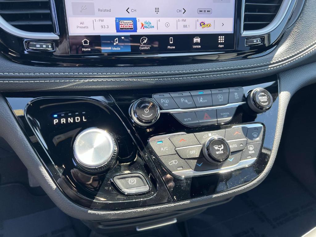 new 2025 Chrysler Pacifica car, priced at $42,501