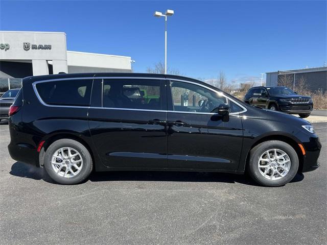 new 2025 Chrysler Pacifica car, priced at $42,425