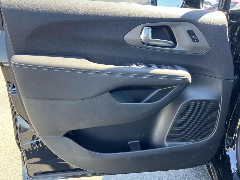 new 2025 Chrysler Pacifica car, priced at $42,501