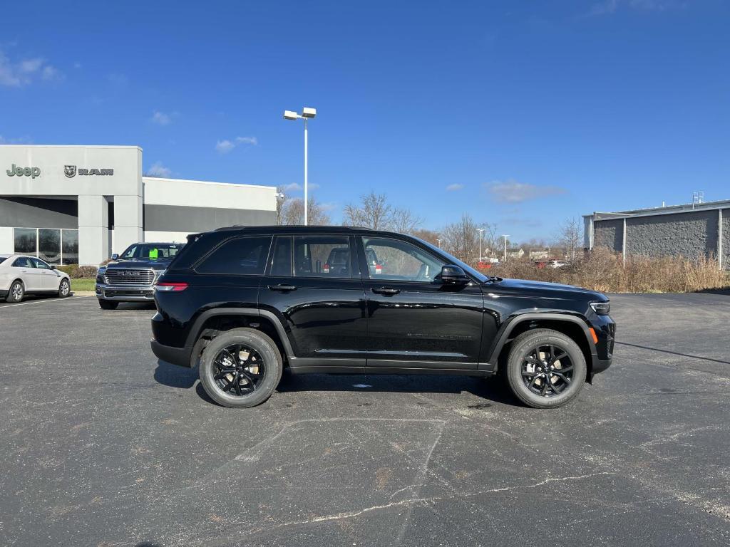 new 2025 Jeep Grand Cherokee car, priced at $41,030