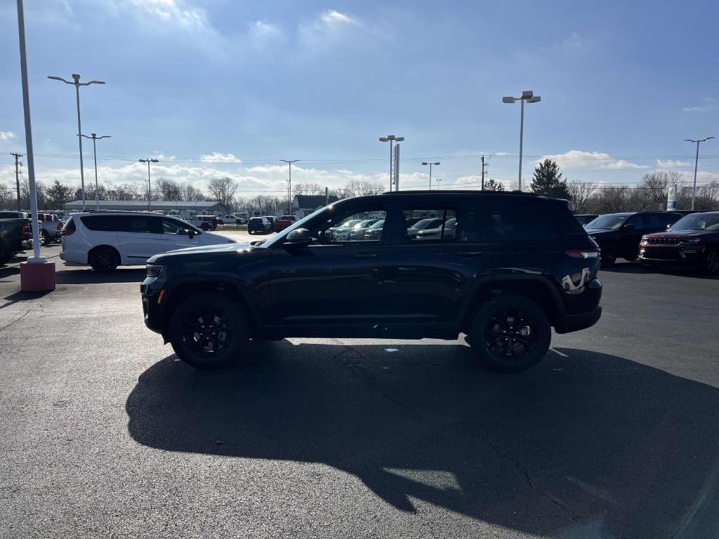 new 2025 Jeep Grand Cherokee car, priced at $41,030