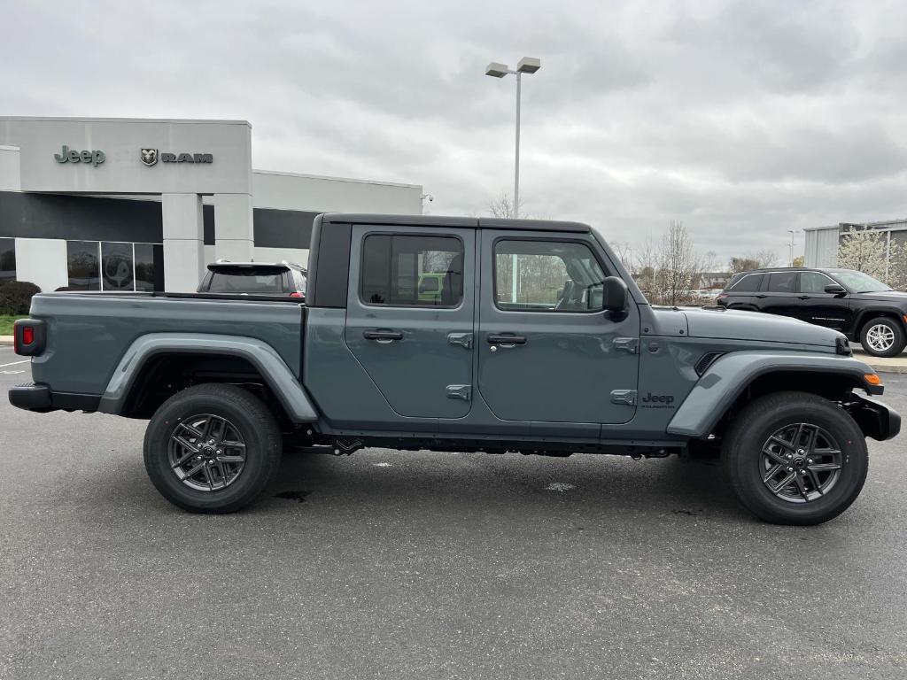 new 2025 Jeep Gladiator car, priced at $45,793