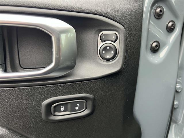 new 2025 Jeep Gladiator car, priced at $45,545