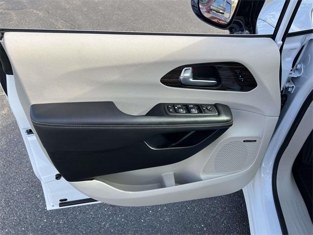 used 2024 Chrysler Pacifica car, priced at $41,695