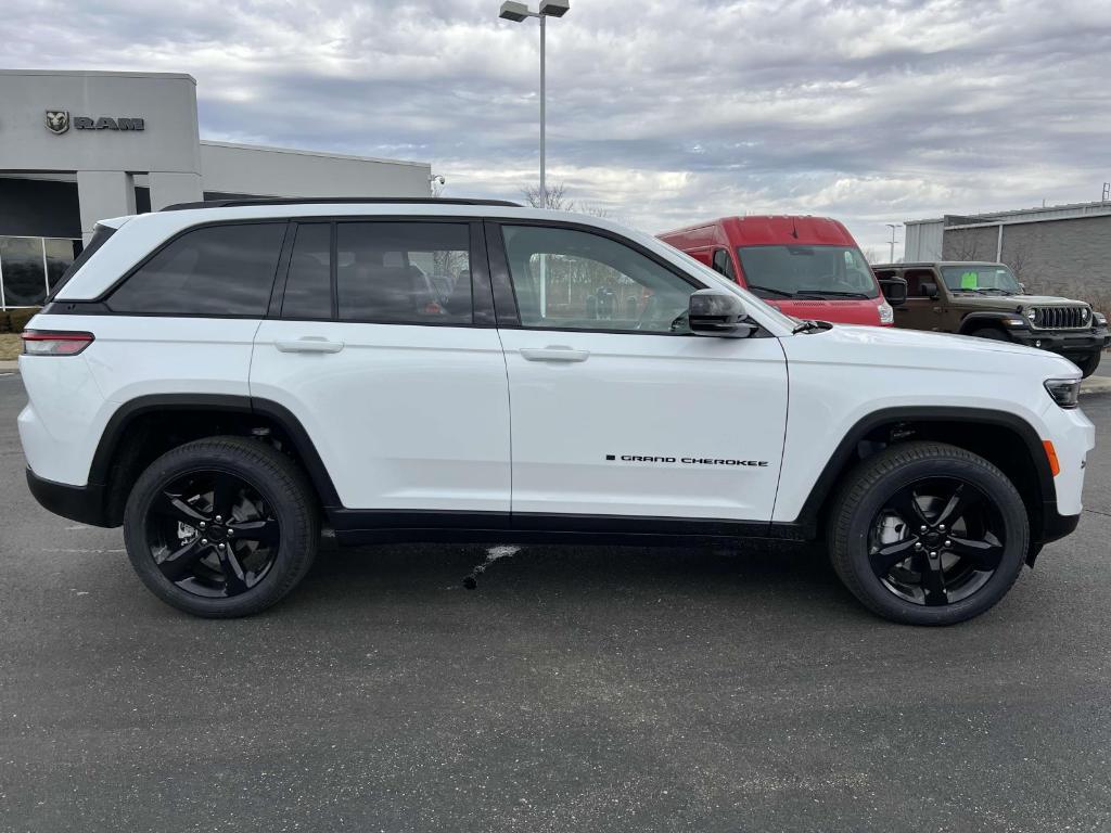 new 2025 Jeep Grand Cherokee car, priced at $45,837
