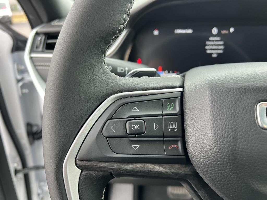 new 2025 Jeep Grand Cherokee car, priced at $45,837