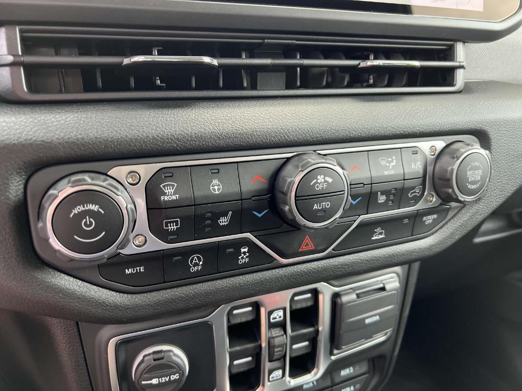 new 2025 Jeep Gladiator car, priced at $47,280