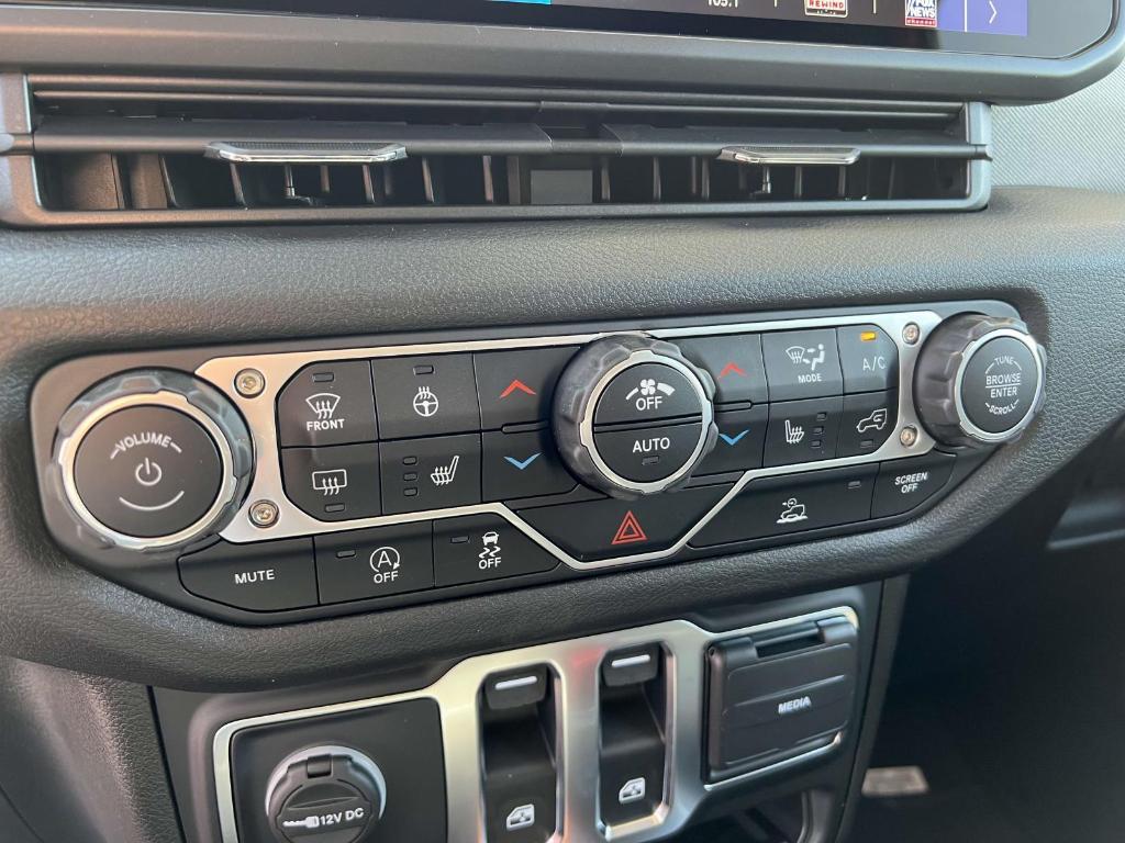new 2025 Jeep Wrangler car, priced at $43,182