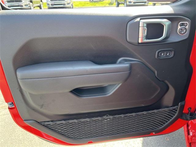 new 2025 Jeep Wrangler car, priced at $40,342