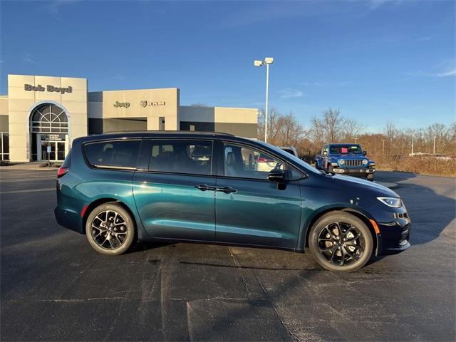 new 2025 Chrysler Pacifica car, priced at $49,540