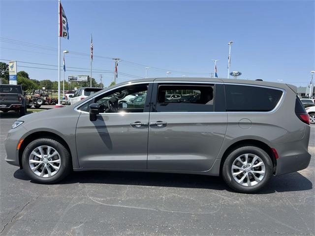 new 2025 Chrysler Pacifica car
