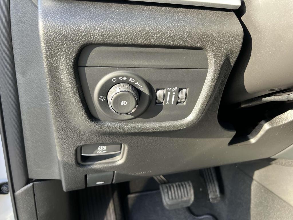new 2025 Jeep Grand Cherokee car, priced at $45,420