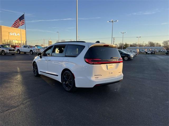 new 2024 Chrysler Pacifica car, priced at $42,119