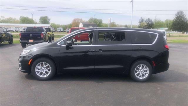 new 2023 Chrysler Pacifica car, priced at $44,480