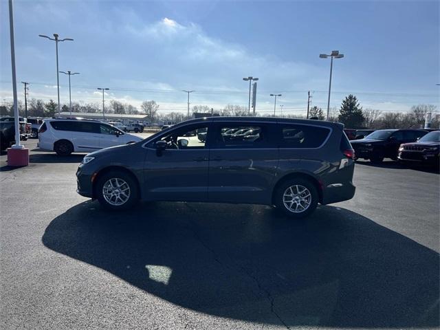 new 2025 Chrysler Pacifica car, priced at $41,640