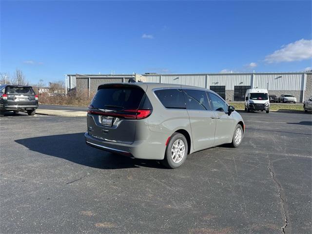 new 2025 Chrysler Pacifica car, priced at $41,640