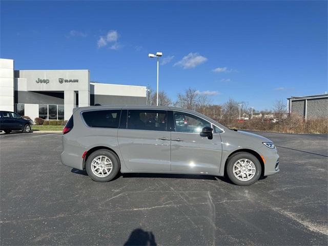 new 2025 Chrysler Pacifica car, priced at $41,640