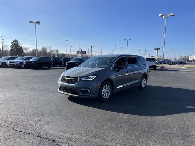 new 2025 Chrysler Pacifica car, priced at $41,640