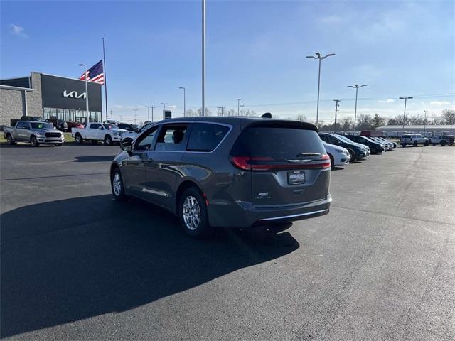 new 2025 Chrysler Pacifica car, priced at $41,640