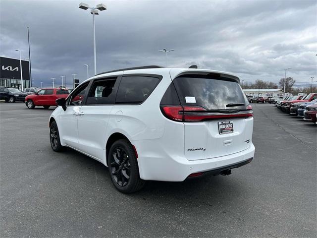 new 2024 Chrysler Pacifica car, priced at $53,667