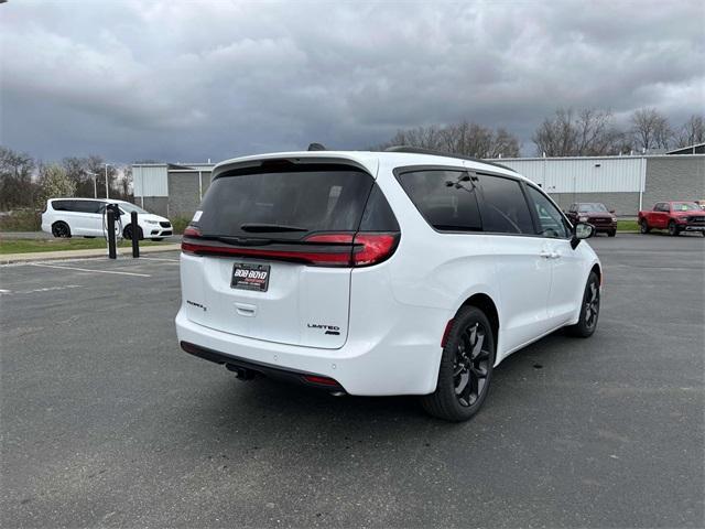 new 2024 Chrysler Pacifica car, priced at $53,667