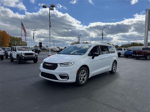 new 2024 Chrysler Pacifica car, priced at $45,165