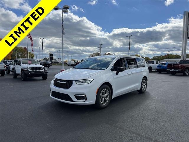 new 2024 Chrysler Pacifica car, priced at $43,665