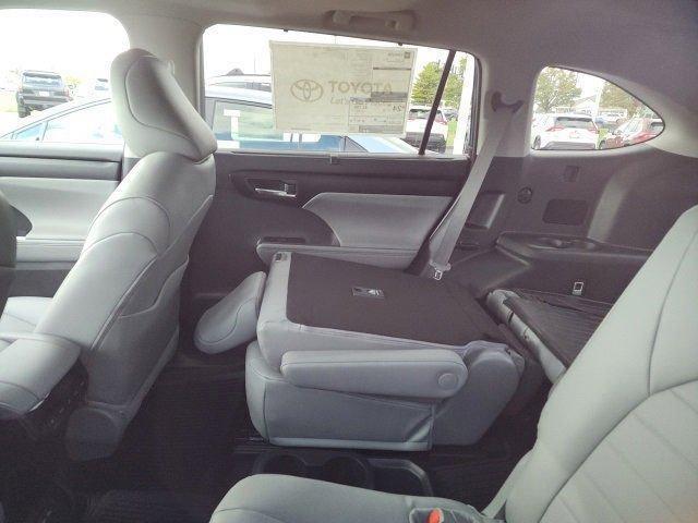 new 2026 Toyota Highlander car, priced at $48,318