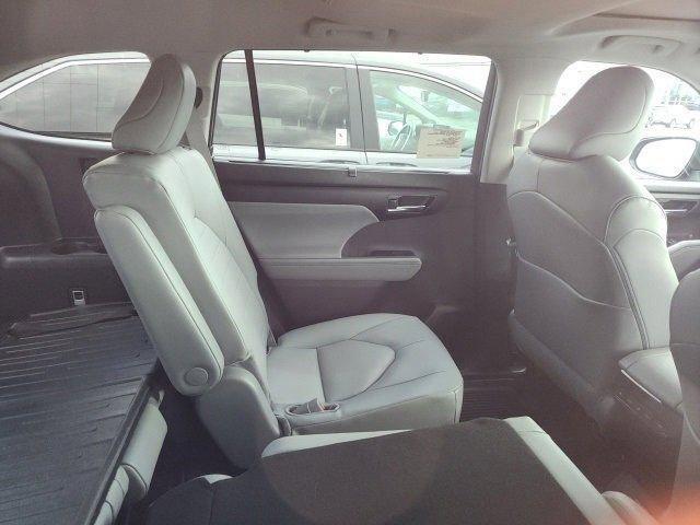 new 2026 Toyota Highlander car, priced at $48,318