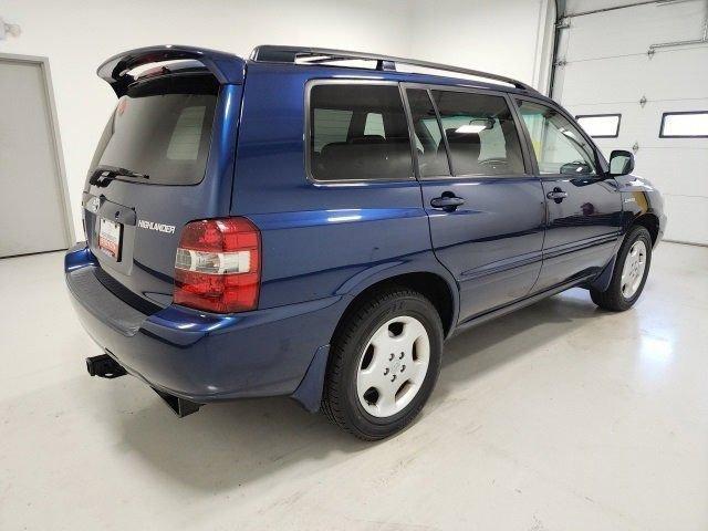 used 2004 Toyota Highlander car, priced at $7,900