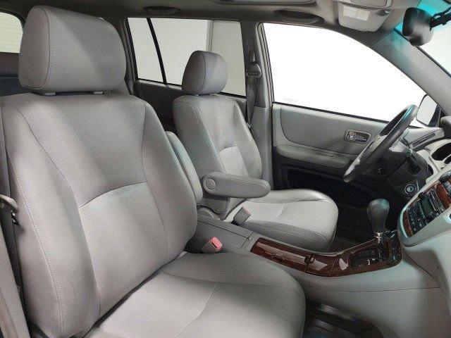 used 2004 Toyota Highlander car, priced at $7,900
