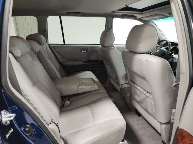 used 2004 Toyota Highlander car, priced at $7,900