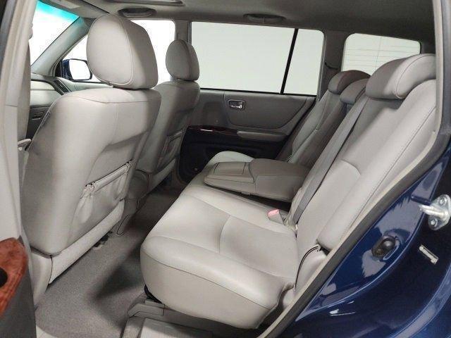 used 2004 Toyota Highlander car, priced at $7,900