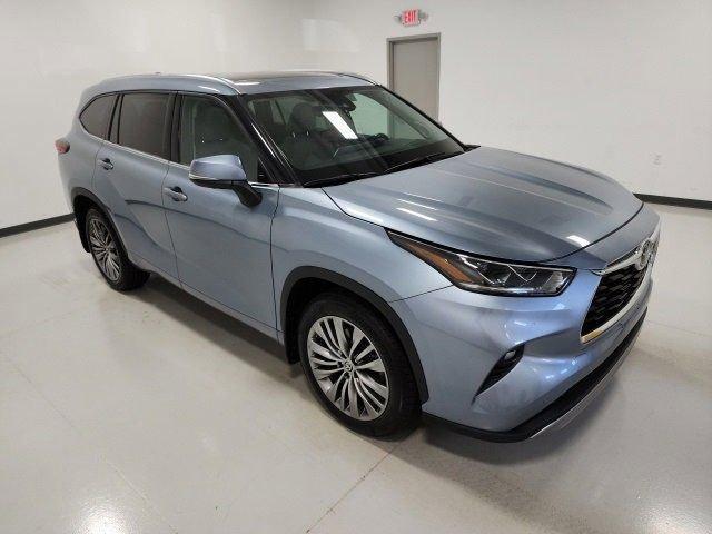 used 2021 Toyota Highlander car, priced at $40,152