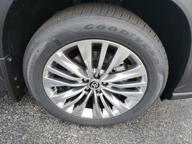 new 2025 Toyota Highlander Hybrid car, priced at $57,072
