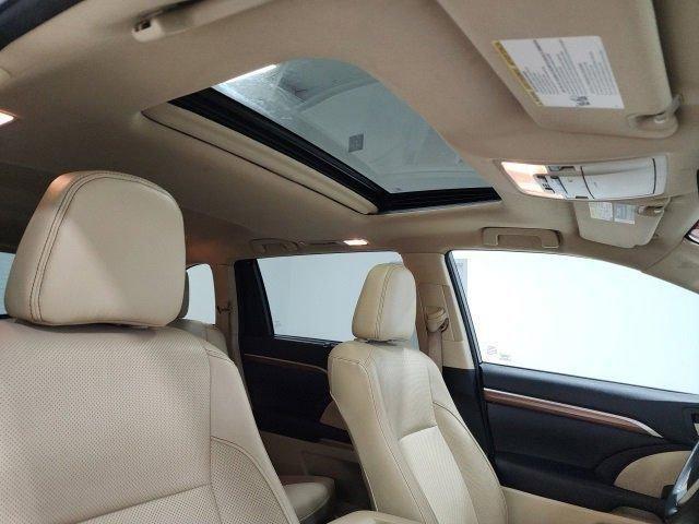 used 2018 Toyota Highlander car, priced at $26,479
