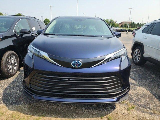new 2025 Toyota Sienna car, priced at $41,965