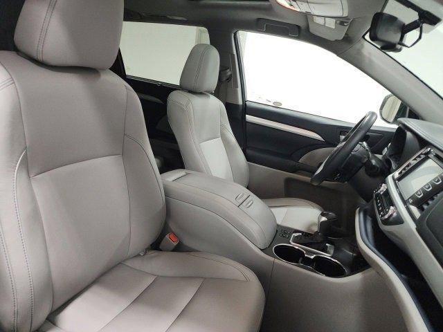 used 2015 Toyota Highlander car, priced at $14,900