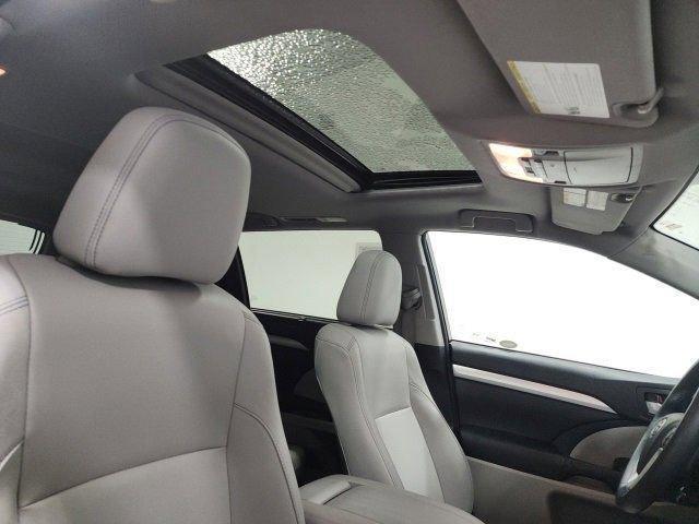 used 2015 Toyota Highlander car, priced at $14,900