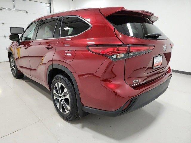 used 2022 Toyota Highlander car, priced at $31,916