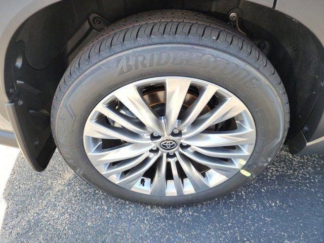 new 2025 Toyota Highlander car, priced at $55,864