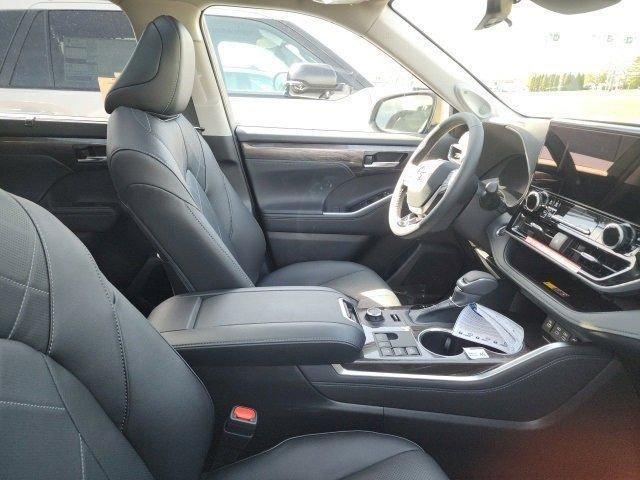 new 2025 Toyota Highlander car, priced at $55,864