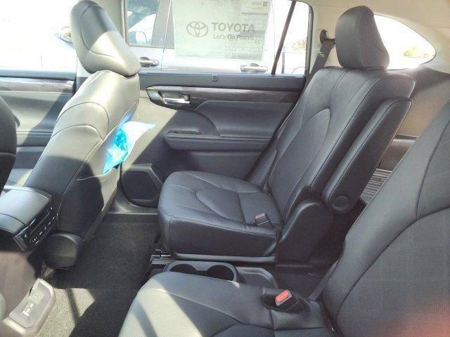new 2025 Toyota Highlander car, priced at $55,864