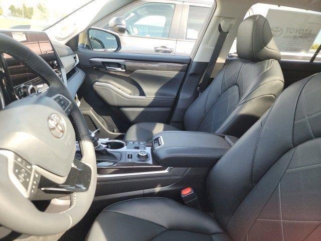 new 2025 Toyota Highlander car, priced at $55,864